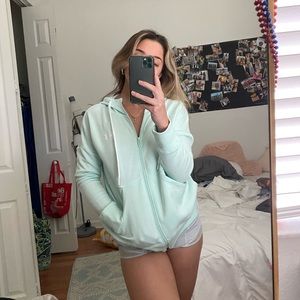 Under armour zip up jacket🤍